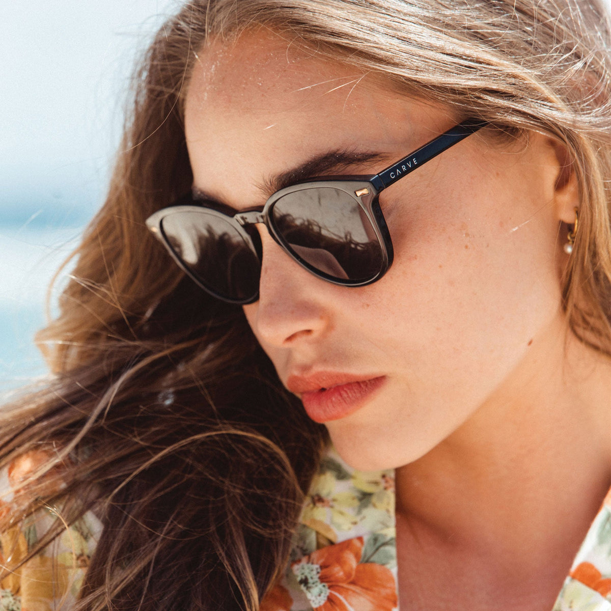 Oslo - Gloss Black Dark Grey Lens