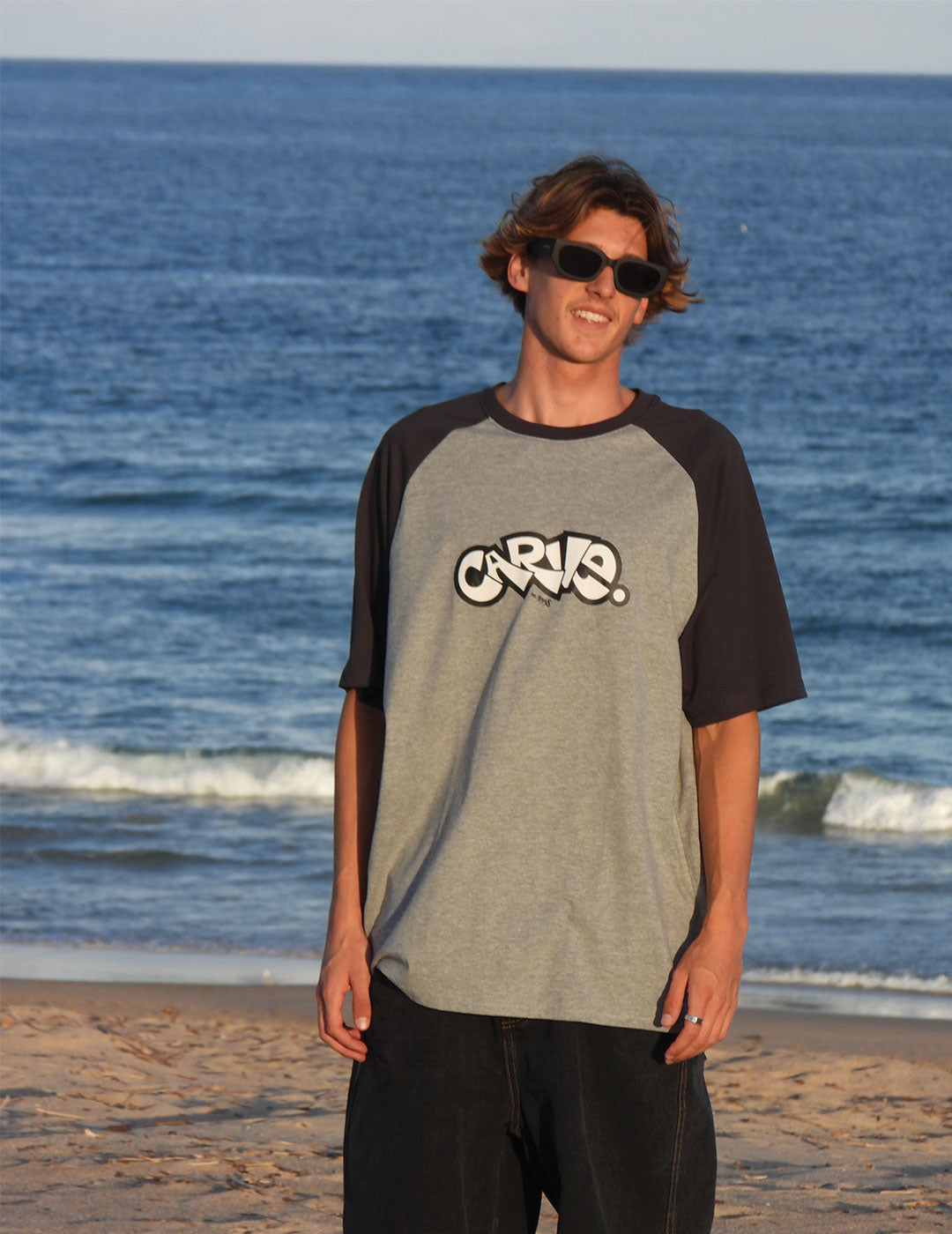 THROWIE - Men’s Raglan Short Sleeve Tee - Grey Marble/Charcoal